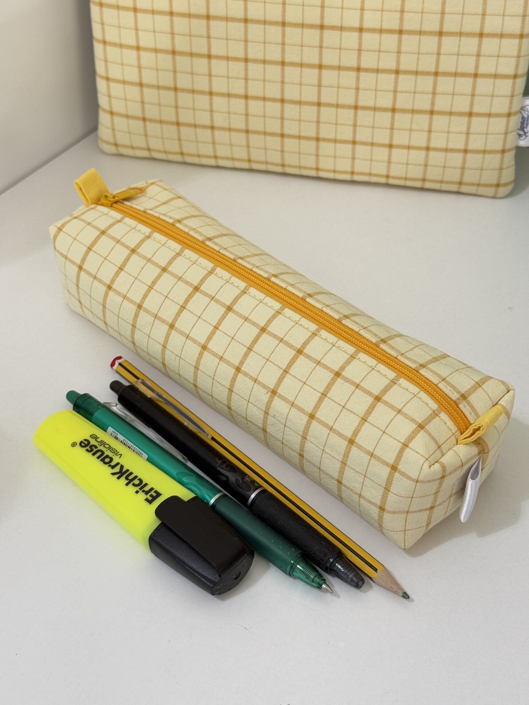Pack Funda de Libro Acolchada + Estuche a Juego · Vichy Ventana Amarillo
