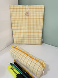 Pack Funda de Libro Acolchada + Estuche a Juego · Vichy Ventana Amarillo