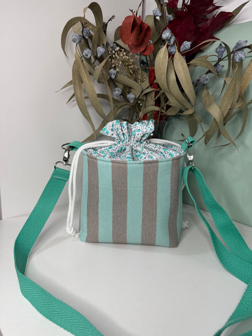 Bolso Bombonera Verde Agua y Gris a Rayas con Flores y Asa Regulable