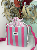Bolso Bombonera rayas fucsia y gris con flores