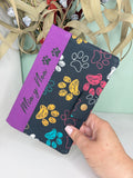 Portacartillas para mascotas personalizado | Tela huellas y lila