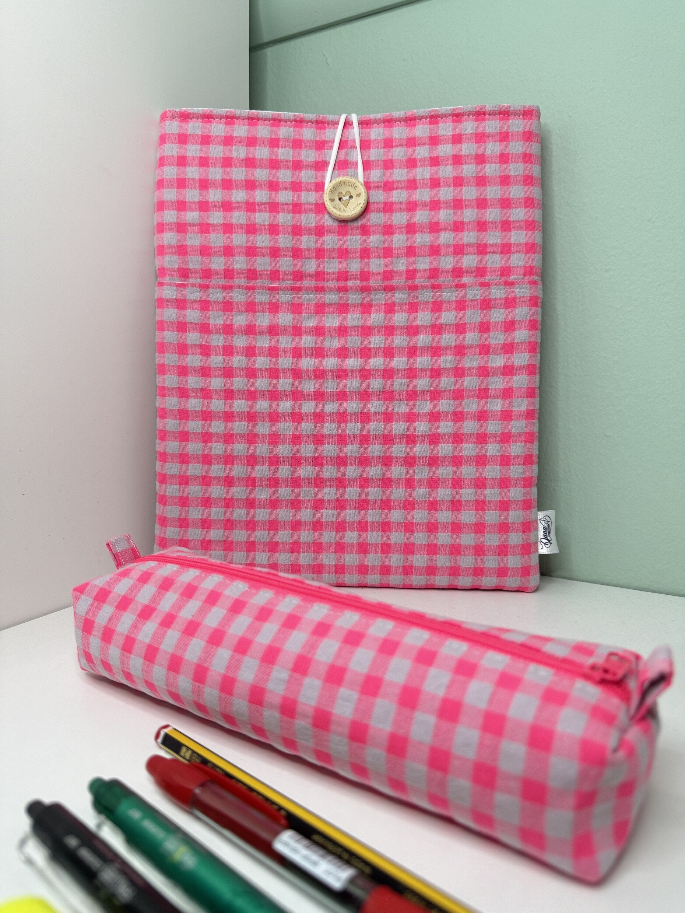 Pack Funda de Libro Acolchada + Estuche a Juego · Vichy Rosa Flúor