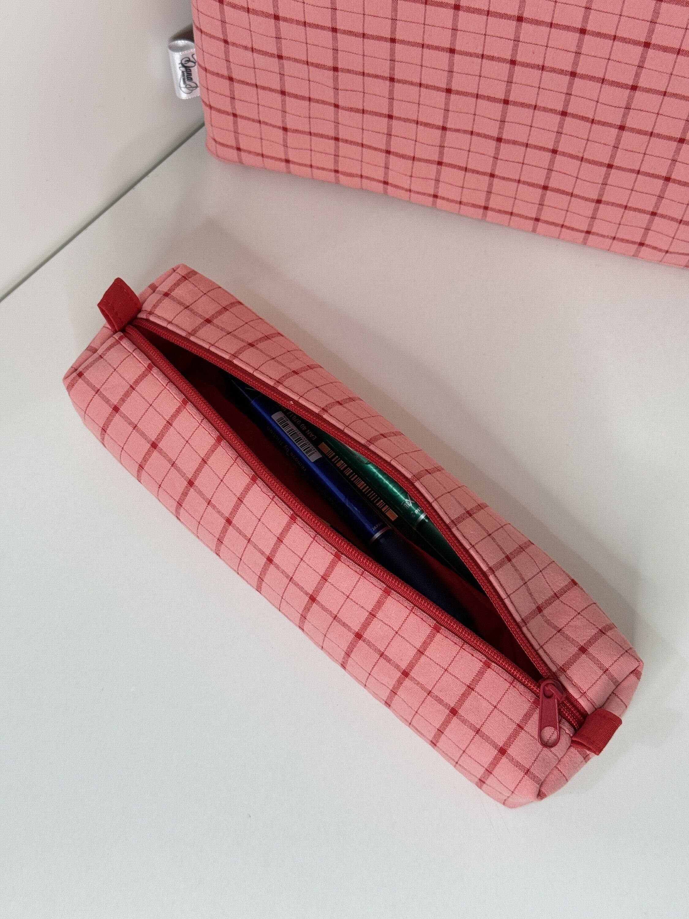 Pack Funda de Libro Acolchada + Estuche a Juego · Vichy Ventana Rojo