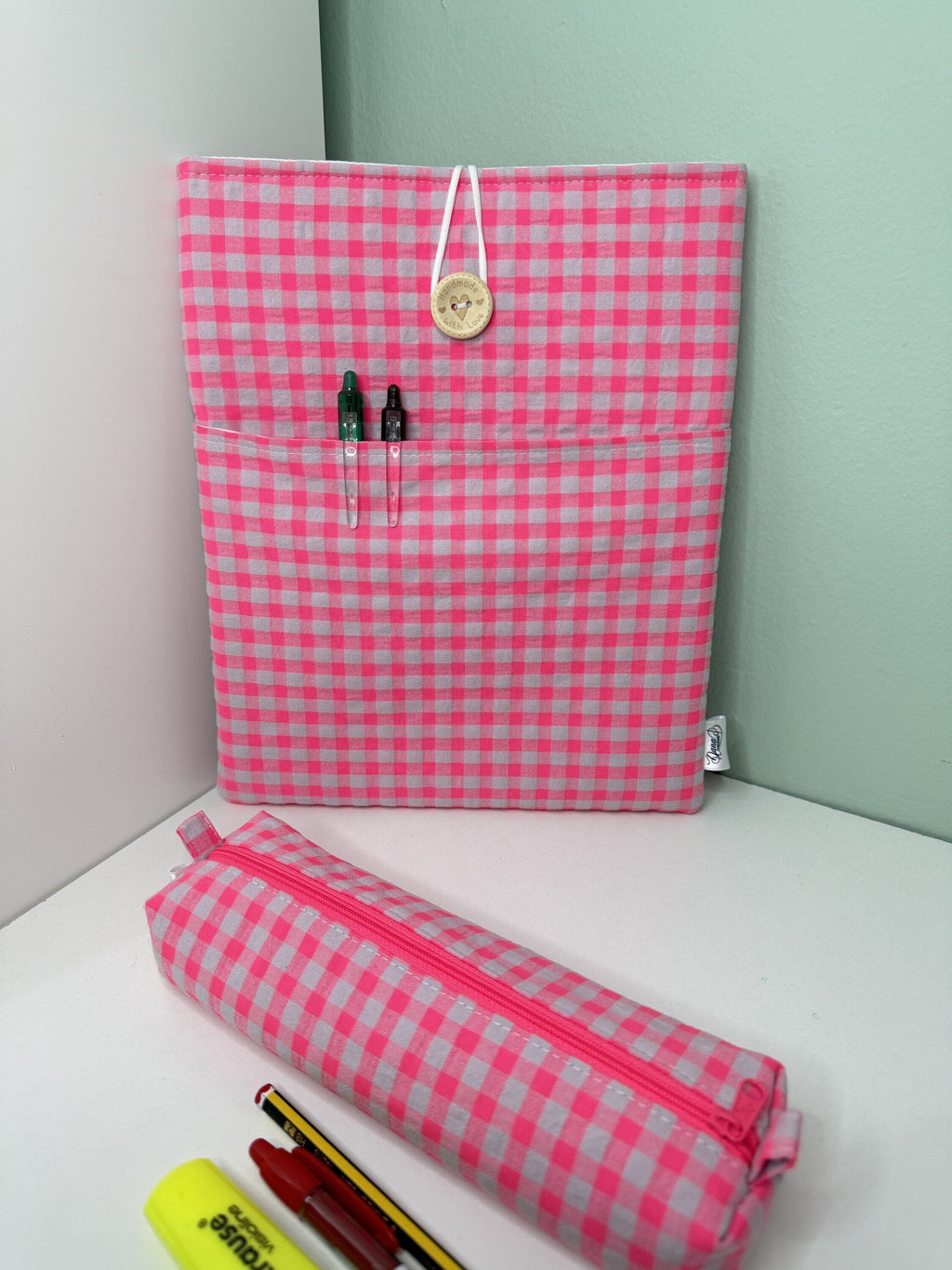 Pack Funda de Libro Acolchada + Estuche a Juego · Vichy Rosa Flúor